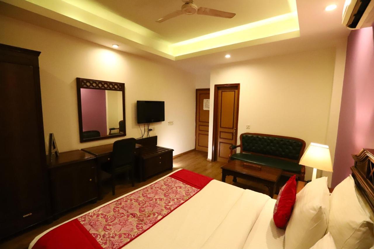 Hotel Ambica Palace Aiims New Delhi - Couple Friendly Local Id Accepted Bagian luar foto