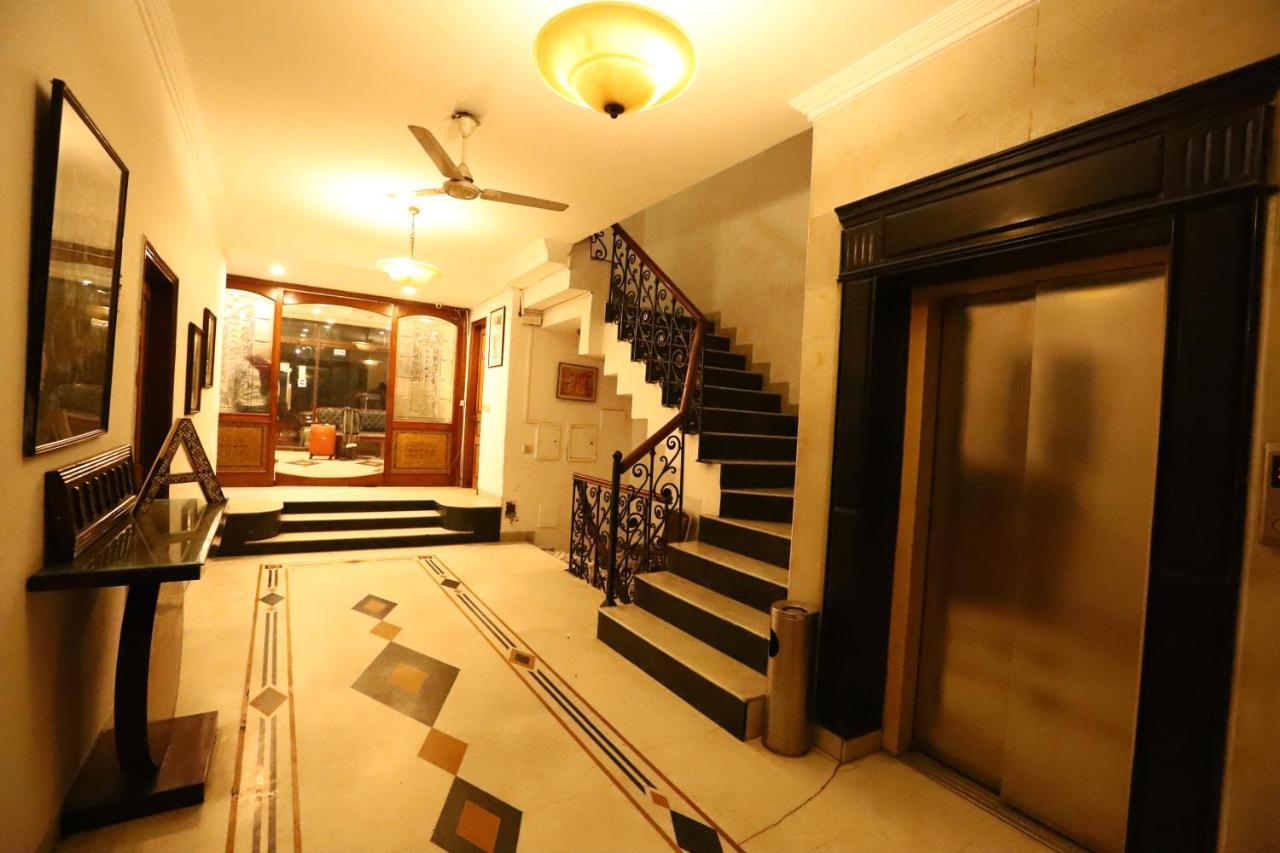 Hotel Ambica Palace Aiims New Delhi - Couple Friendly Local Id Accepted Bagian luar foto