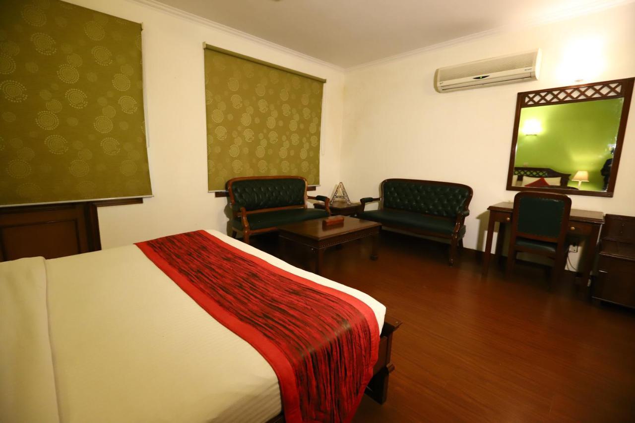 Hotel Ambica Palace Aiims New Delhi - Couple Friendly Local Id Accepted Bagian luar foto