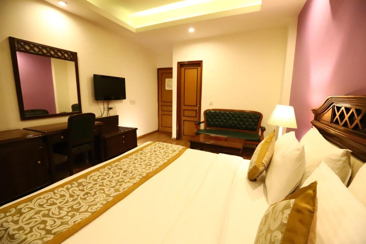 Hotel Ambica Palace Aiims New Delhi - Couple Friendly Local Id Accepted Bagian luar foto