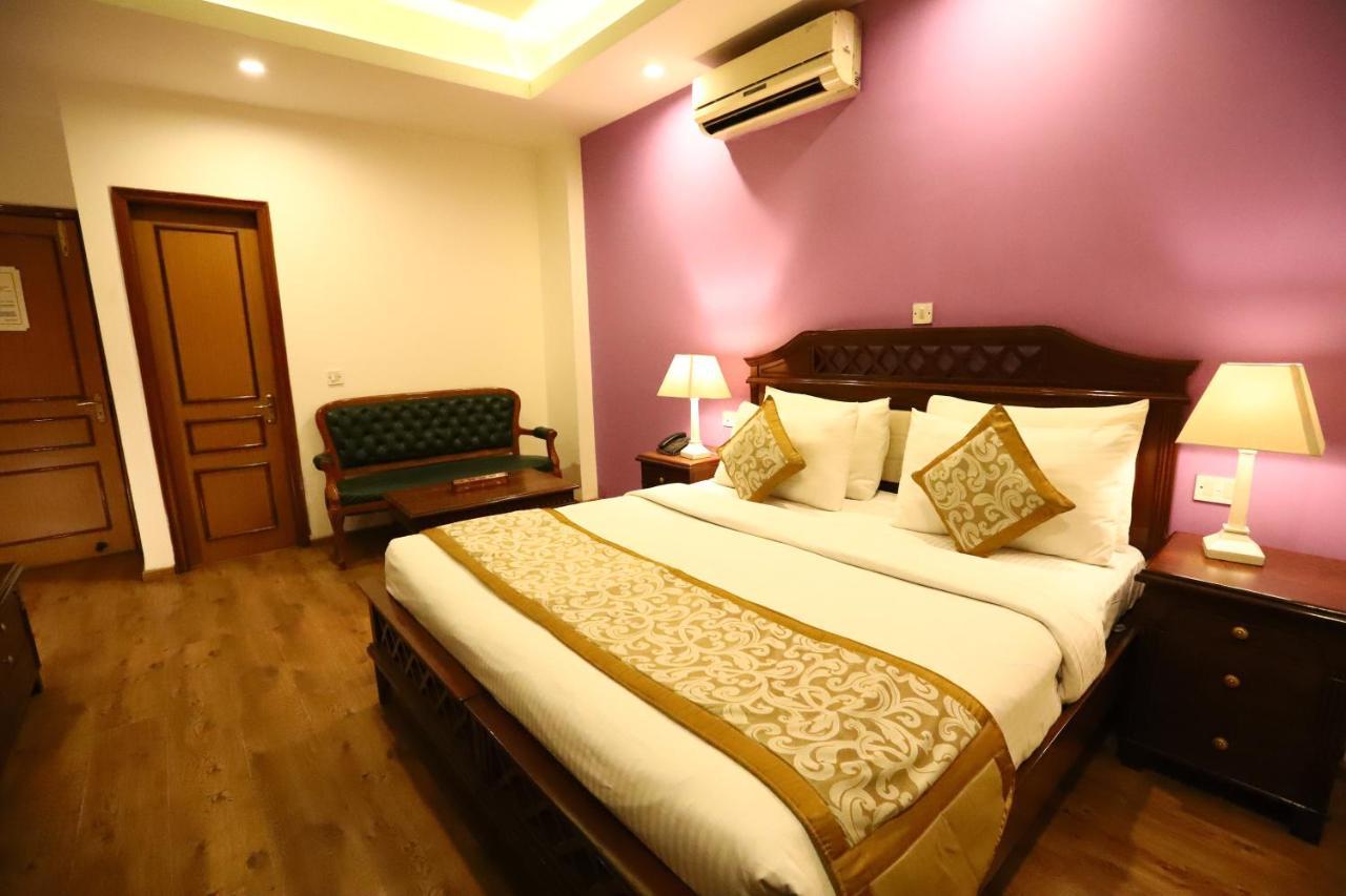 Hotel Ambica Palace Aiims New Delhi - Couple Friendly Local Id Accepted Bagian luar foto