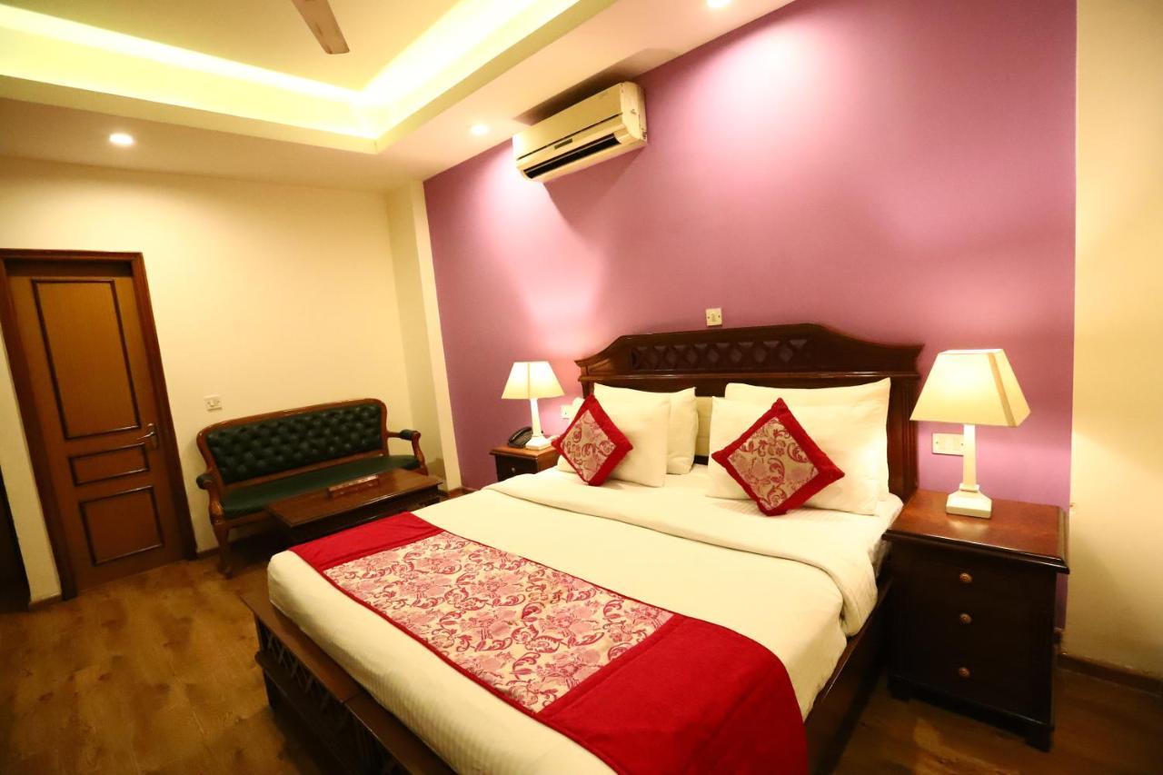 Hotel Ambica Palace Aiims New Delhi - Couple Friendly Local Id Accepted Bagian luar foto