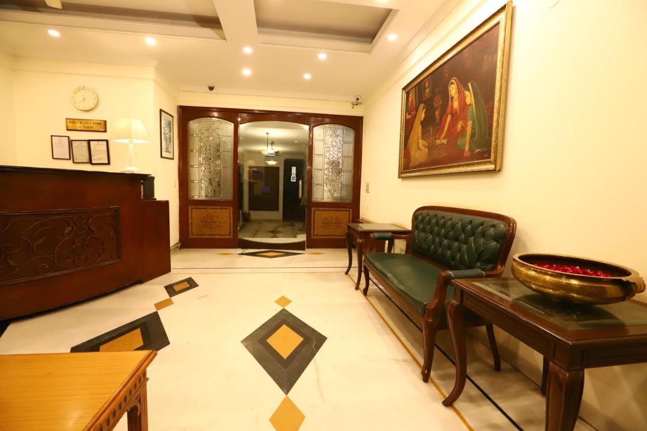 Hotel Ambica Palace Aiims New Delhi - Couple Friendly Local Id Accepted Bagian luar foto