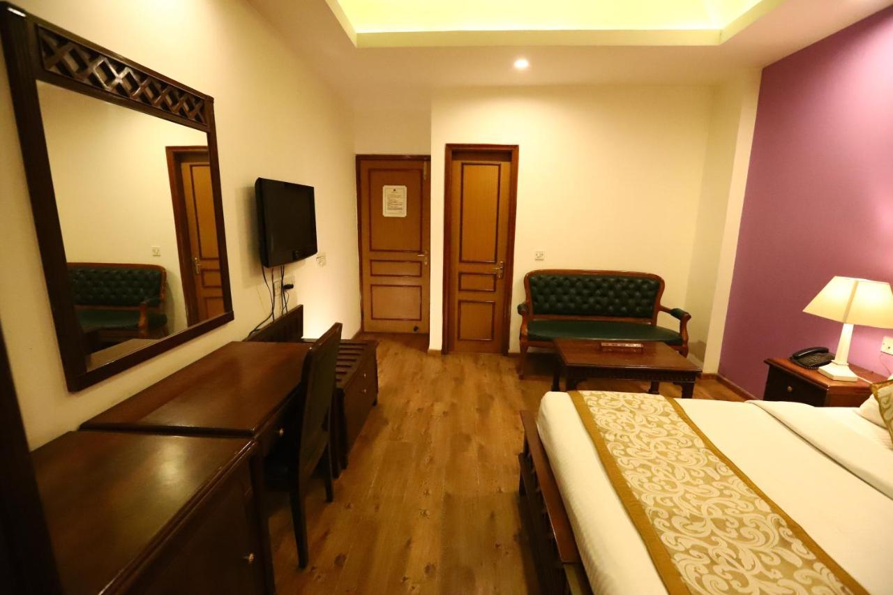 Hotel Ambica Palace Aiims New Delhi - Couple Friendly Local Id Accepted Bagian luar foto