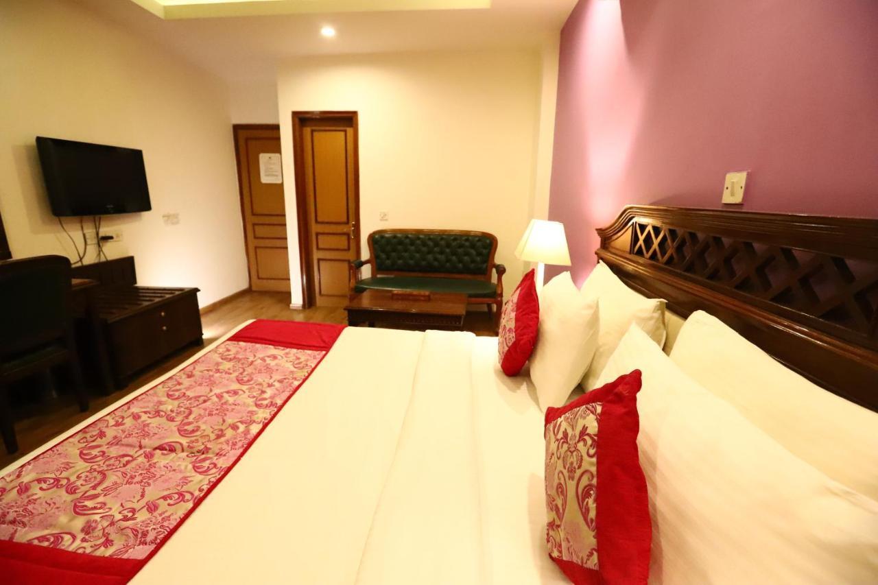 Hotel Ambica Palace Aiims New Delhi - Couple Friendly Local Id Accepted Bagian luar foto